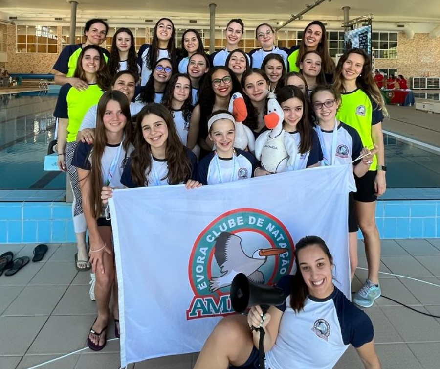 Aminata é vice-campeão nacional em 4 provas do campeonato nacional de natação artística